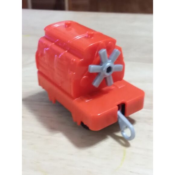 TOMY Trackmaster Thomas & Friends Train car GDV 33 Red  Turning Wheel - Picture 4 of 14